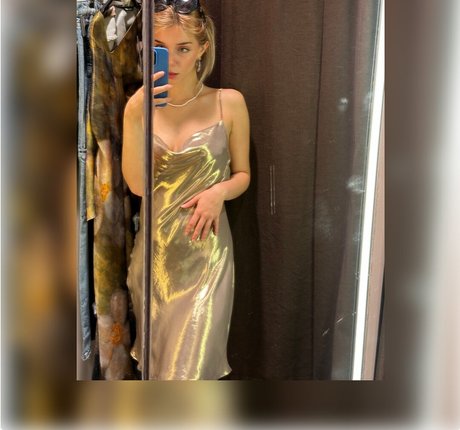 Martina Dell Anna erwachsene nette bild