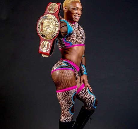 Sonny Kiss top nackte foto