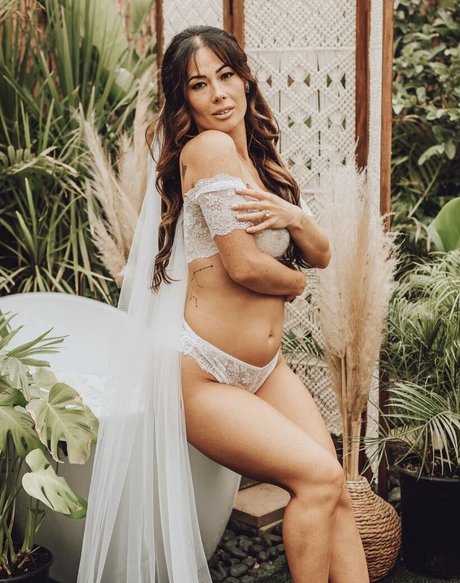 Maya Michelle Rew sexy erotische bild