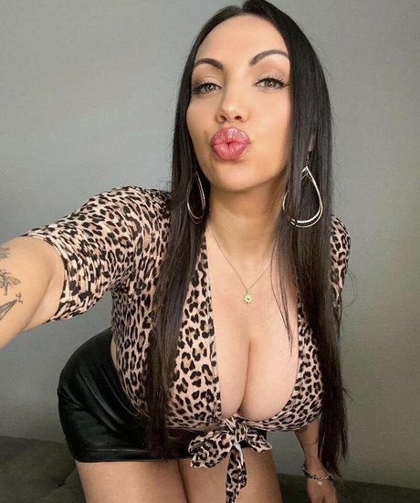 Crueltyfreecurves pornostar fotos