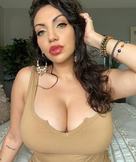 Crueltyfreecurves pornostar freie bilder