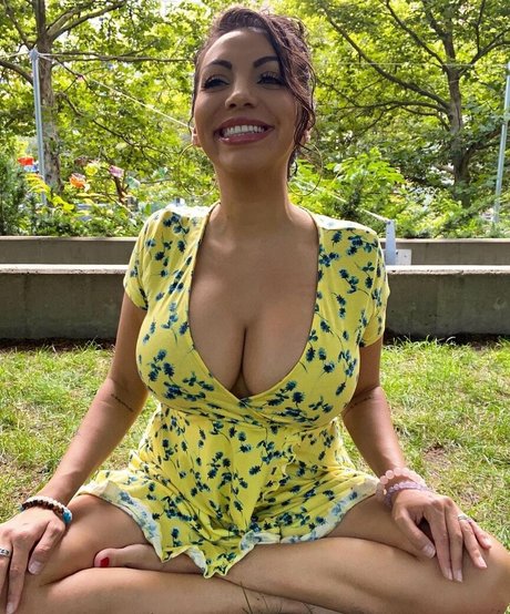 Crueltyfreecurves pornostar freie bilder