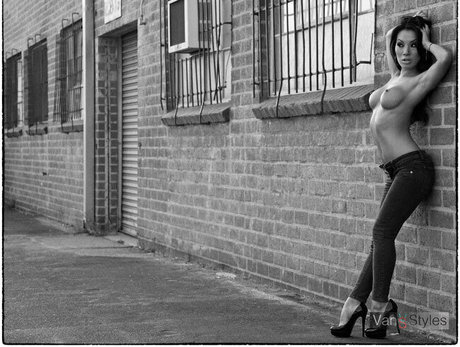 asaakirafree erotische akt fotos