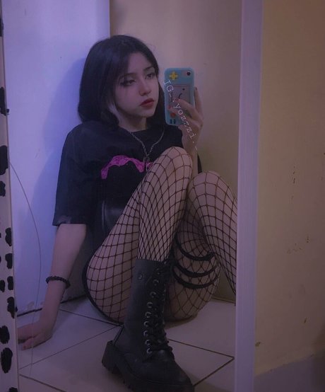 __yozzzi__ schöne erwachsene bild