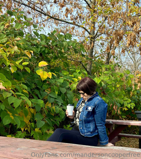 mandersoncooperfree model kunst galerie