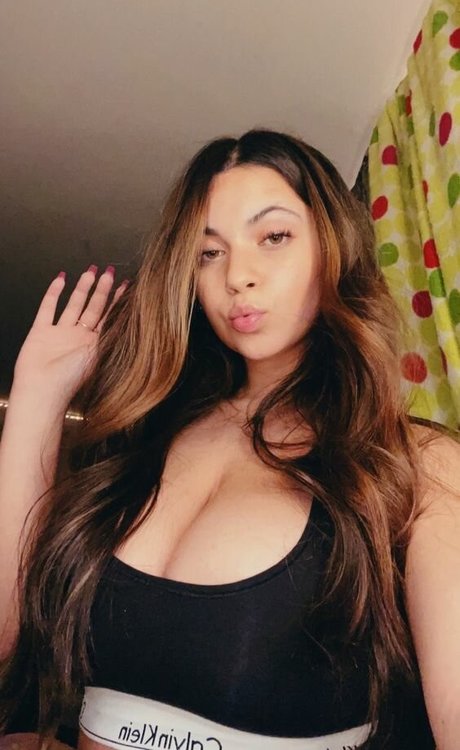 Ava Schillaci sexy top bilder