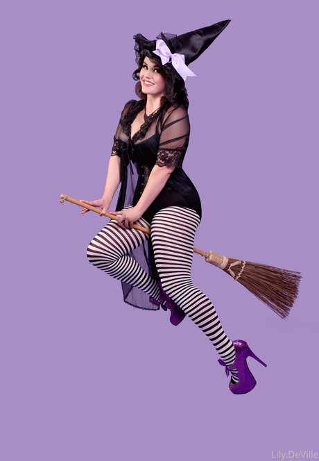 lilydeville schauspielerin perfekte archiv