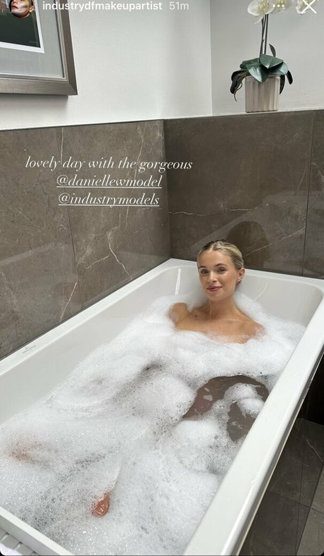 Danni Wells schauspielerin akt bilder