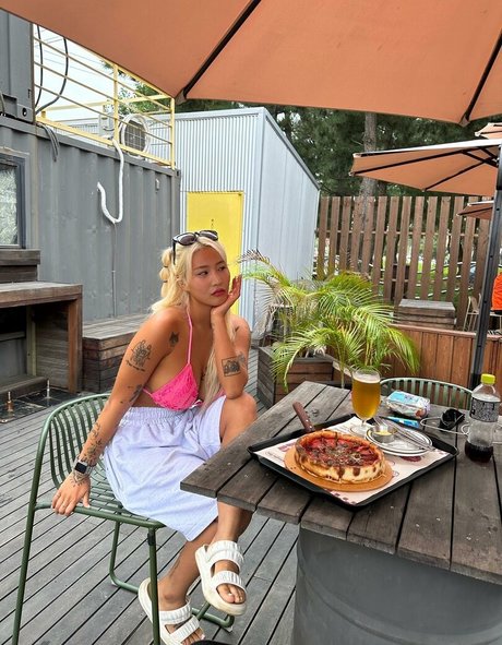 Lee Jaebeol nackt kunst galerie