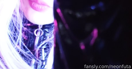 neonfuta nackt sexy bild