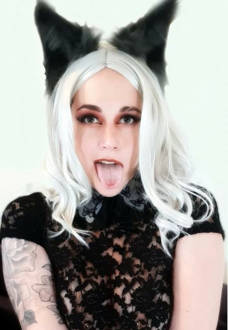 Salunes secret schauspielerin beste bild