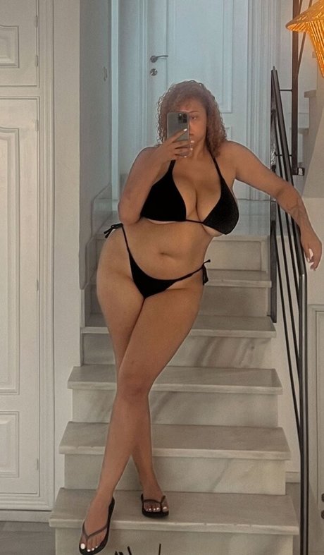 Mahalia heiße exklusive bilder