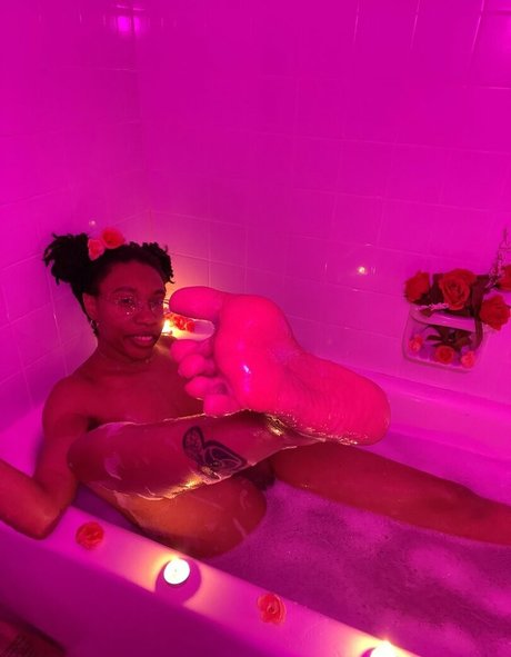 strawberry bubbles kunst nackte archiv