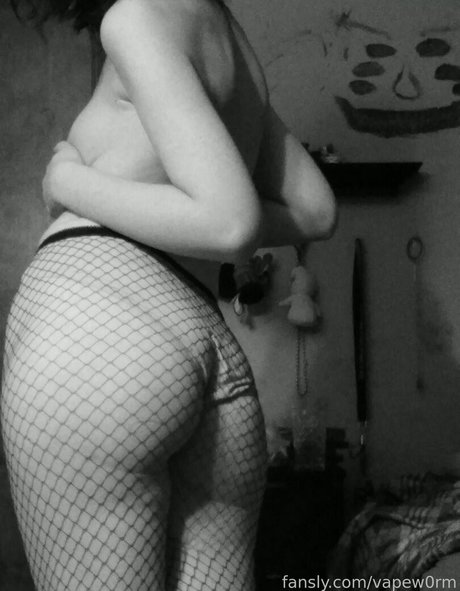 vapew0rm nackt kunst archiv