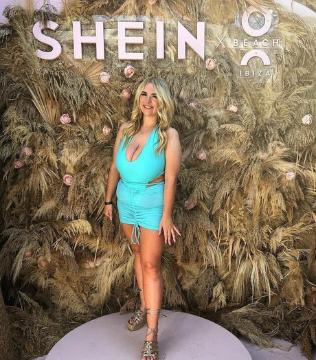 Demi 34JJ erotische hübsche archiv