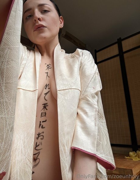 zoeunholy xxx heiße bild