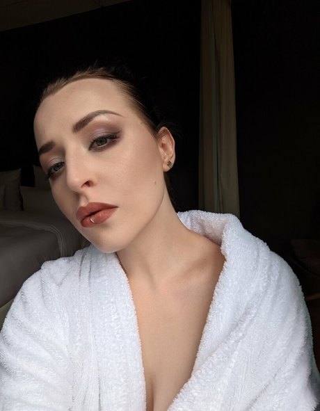 zoeunholy heiße nackten bild