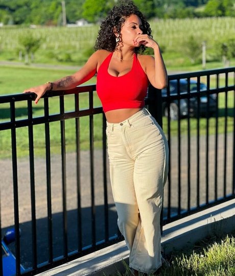 Nicole A Foster schöne erwachsene fotos