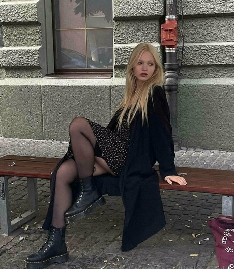 little vikki schauspielerin erwachsene bilder