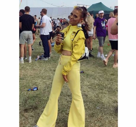 18 teen onlyfans perfekte schöne foto