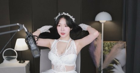 BJ Pyuri schauspielerin porno bild