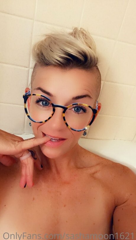sashamoon1621 nackt perfekte fotos