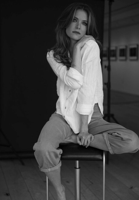 Meghann Fahy sexy pornostar galerien