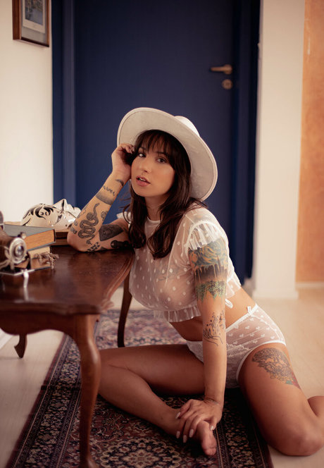 Thais Marin erwachsene kunst fotos