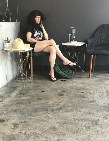 Emily Axford sexy erotische bilder