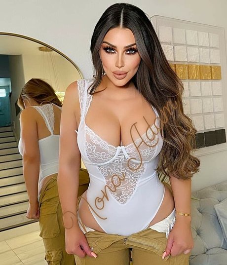 Nona Adams top sexy fotos