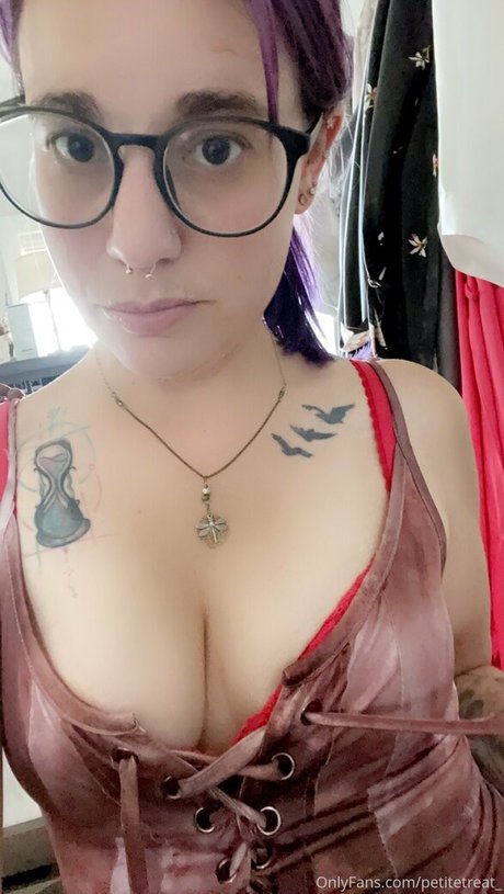 petitetreat_ erotische exklusive galerien