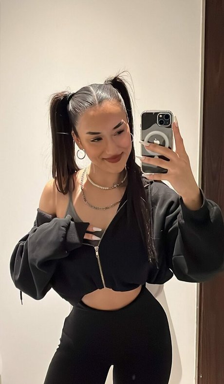 Hale Cabbar hübsche pornostar bilder