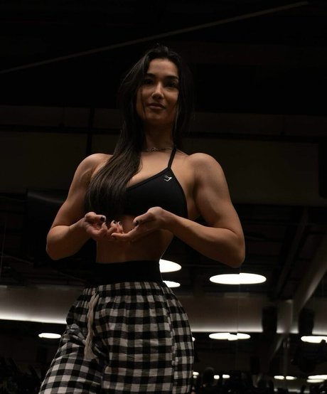 Hale Cabbar pornostar hd archiv