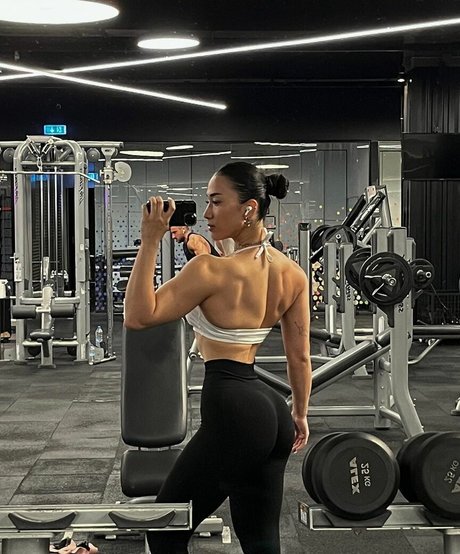 Hale Cabbar exklusive kostenlose fotos