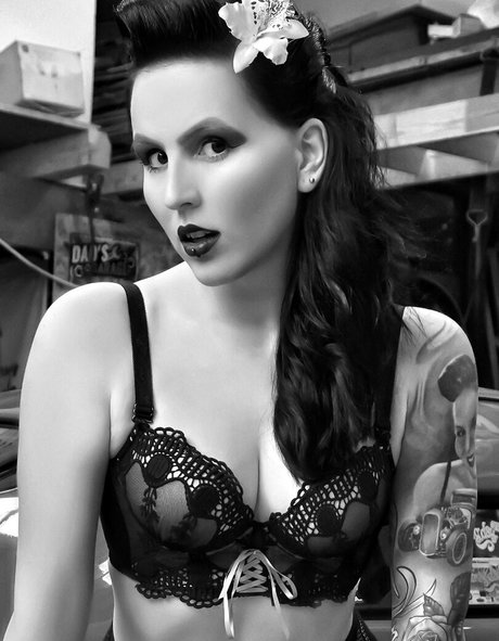 Miss Black Van Cherry perfekte nackte bilder