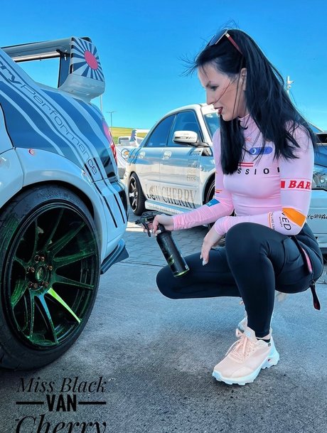 Miss Black Van Cherry porno nackten galerie