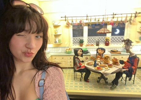 anaxmei pornostar nackt bild