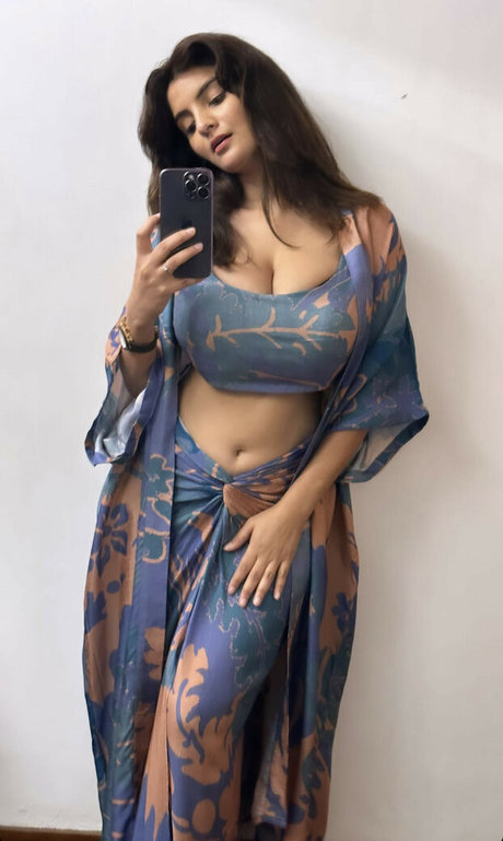 Anveshi Jain sexy akt galerien