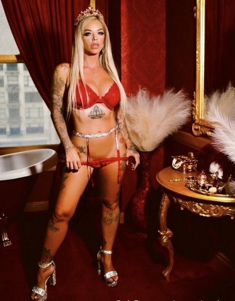 May Valentine nackt perfekte fotos