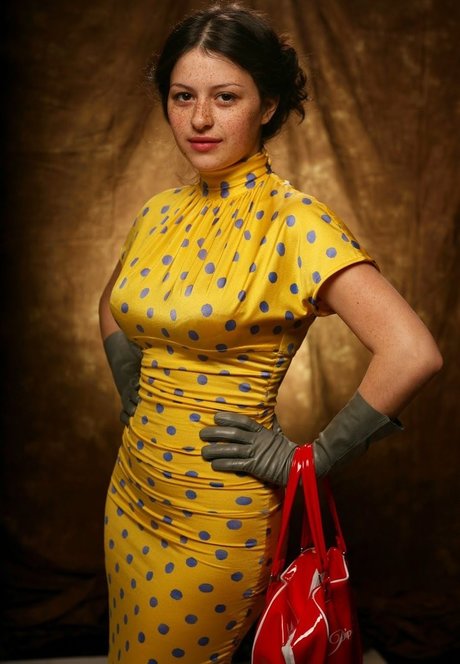 Alia Shawkat kunst top archiv