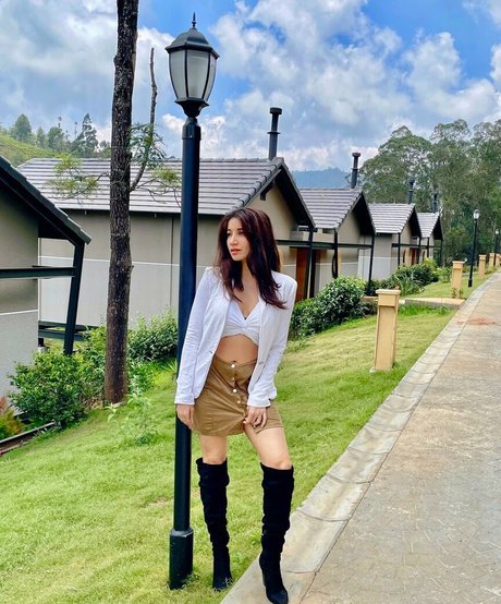 Bhumicka Singh erwachsene kunst galerie