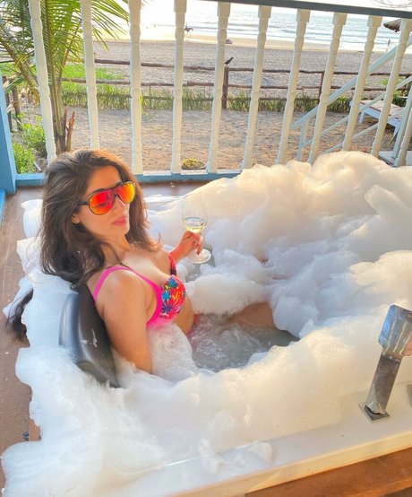 Bhumicka Singh nackt erotische foto