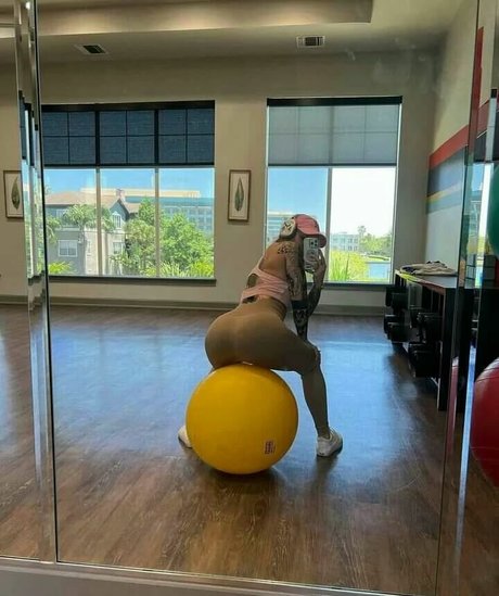 kelse ycap model nackt bild