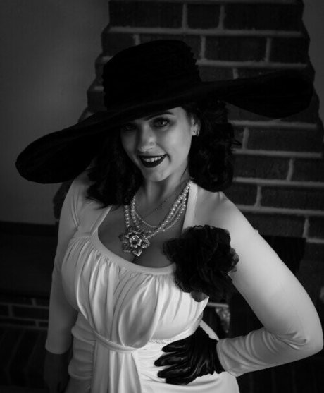 Lady Dimitrescu pornostar schöne bilder