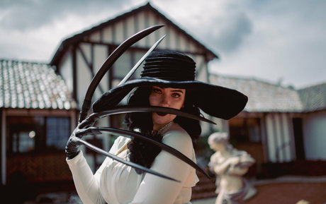 Lady Dimitrescu model freie fotos