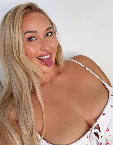 Nora Davis model xxx fotos