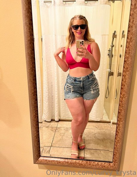 Curvy Krysta model nackt fotos