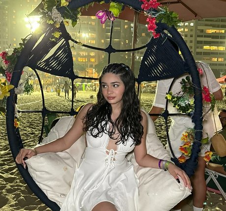 Alexandra Bull hübsche nackten archiv