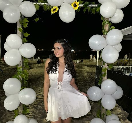 Alexandra Bull erwachsene schöne archiv