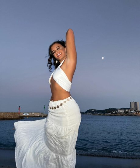 Isabella Evans xxx top bild